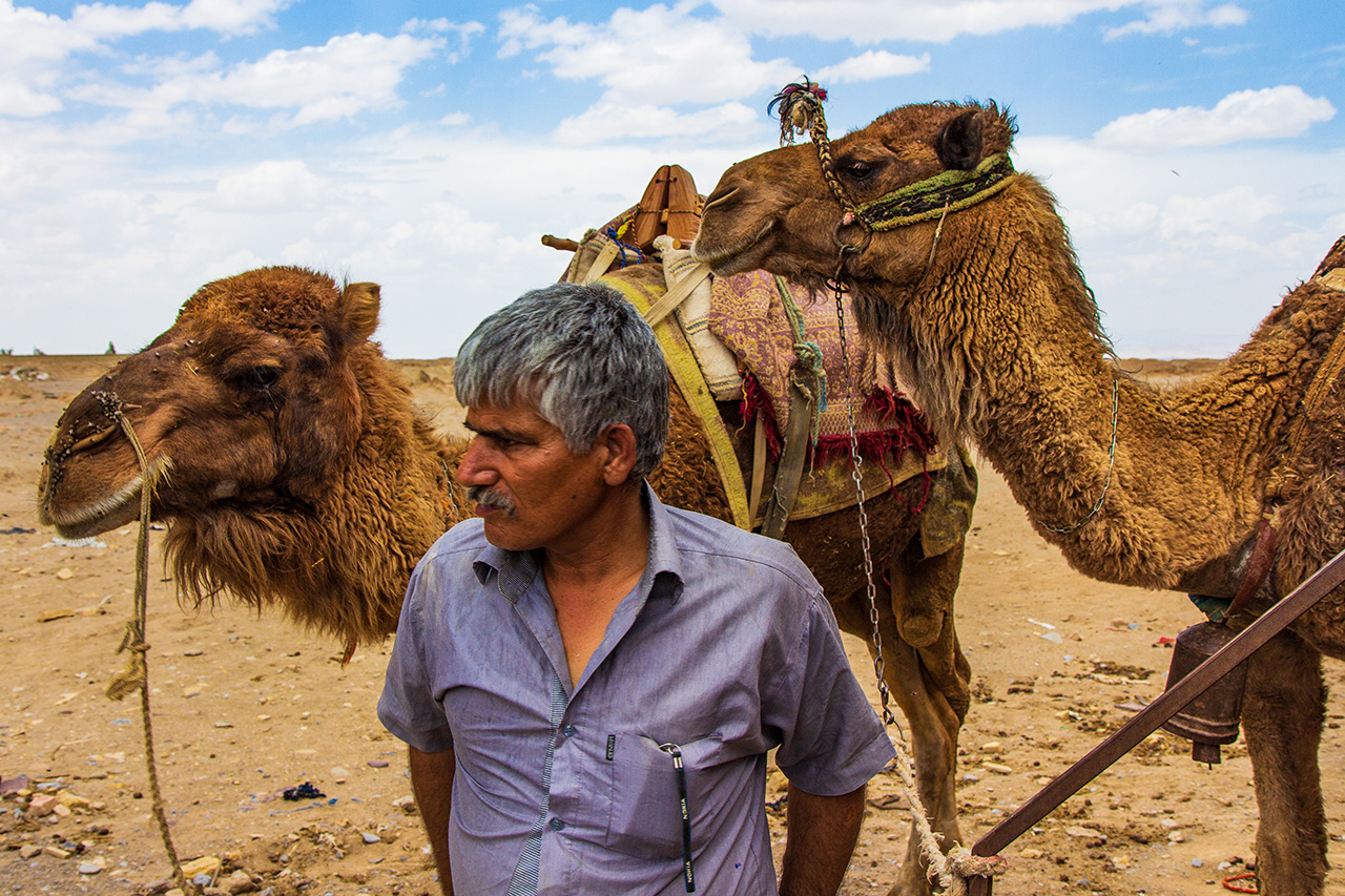 In Sar Yazd I had a short camel ride. It was uncomfortable, but at least I got this nice photo!